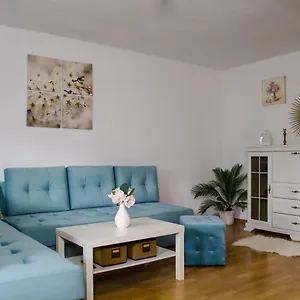 Collosal With Garden Bucureşti