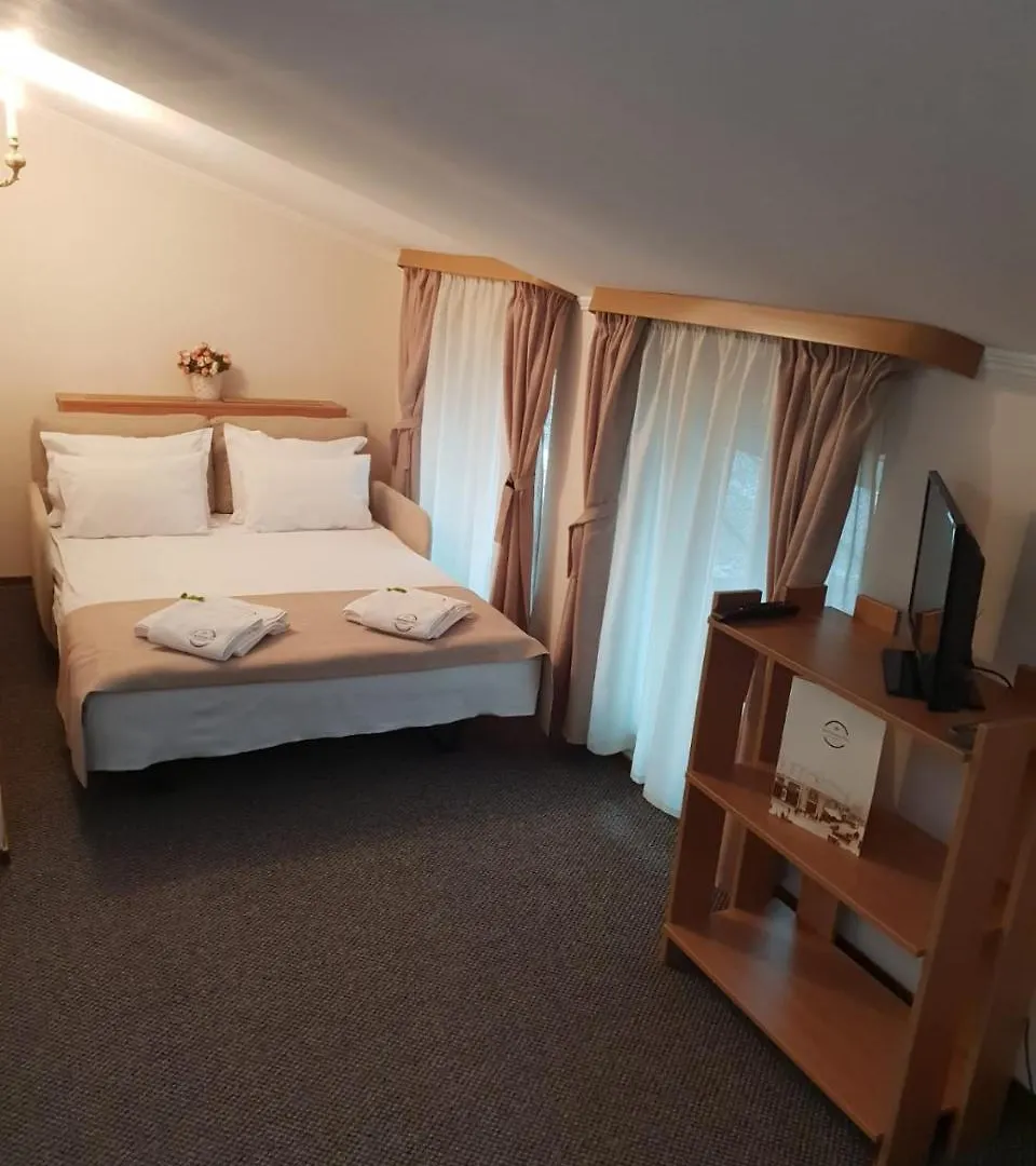 Bucharest Downtown Inn 4*,